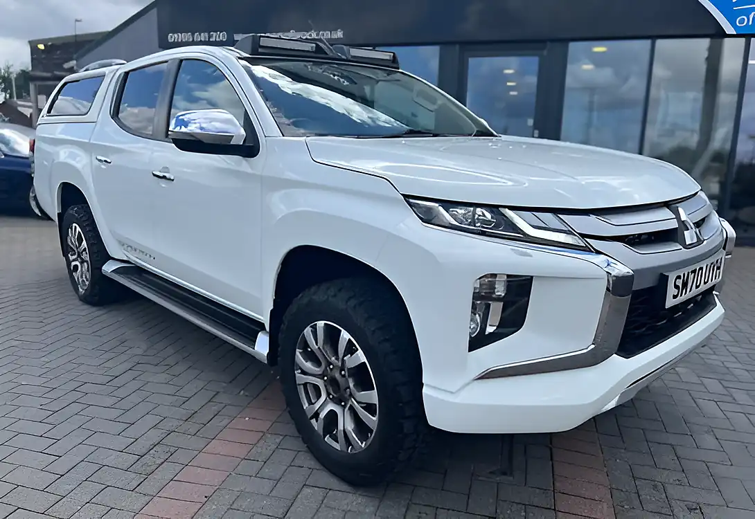 Used 2020 Mitsubishi L200 Barbarian Double Cab Rear Canopy White - Interior and Exterior details 4