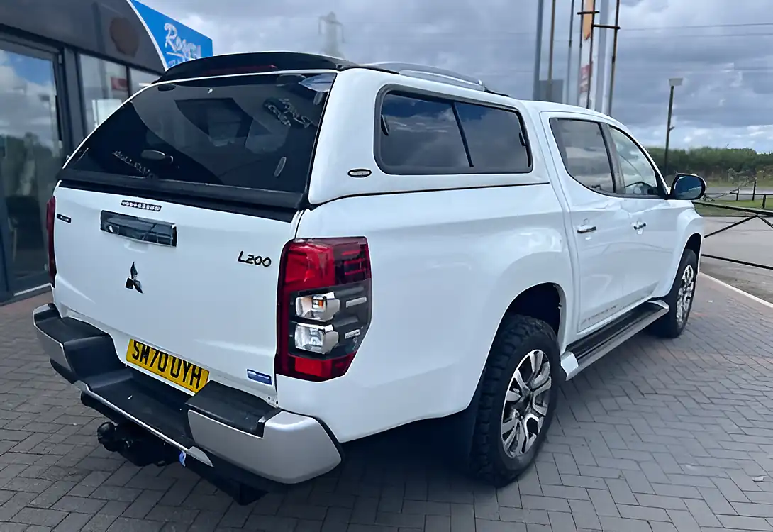 Used 2020 Mitsubishi L200 Barbarian Double Cab Rear Canopy White - Interior and Exterior details 6