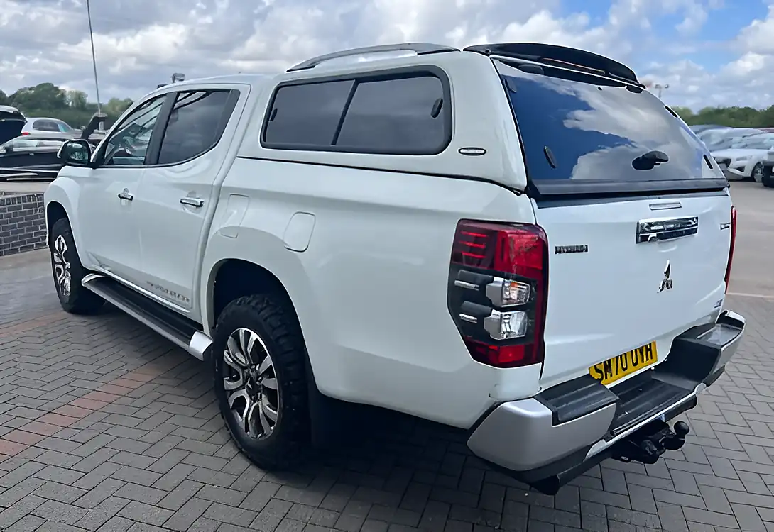 Used 2020 Mitsubishi L200 Barbarian Double Cab Rear Canopy White - Interior and Exterior details 8