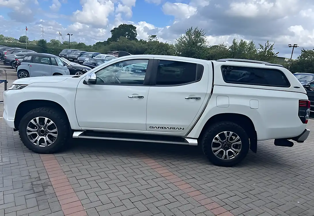Used 2020 Mitsubishi L200 Barbarian Double Cab Rear Canopy White - Interior and Exterior details 9