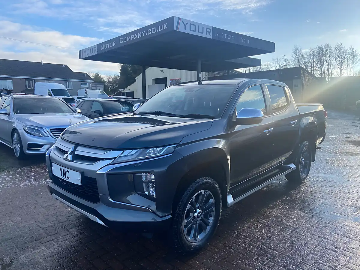 Used 2020 Mitsubishi L200 Barbarian Grey - Front View