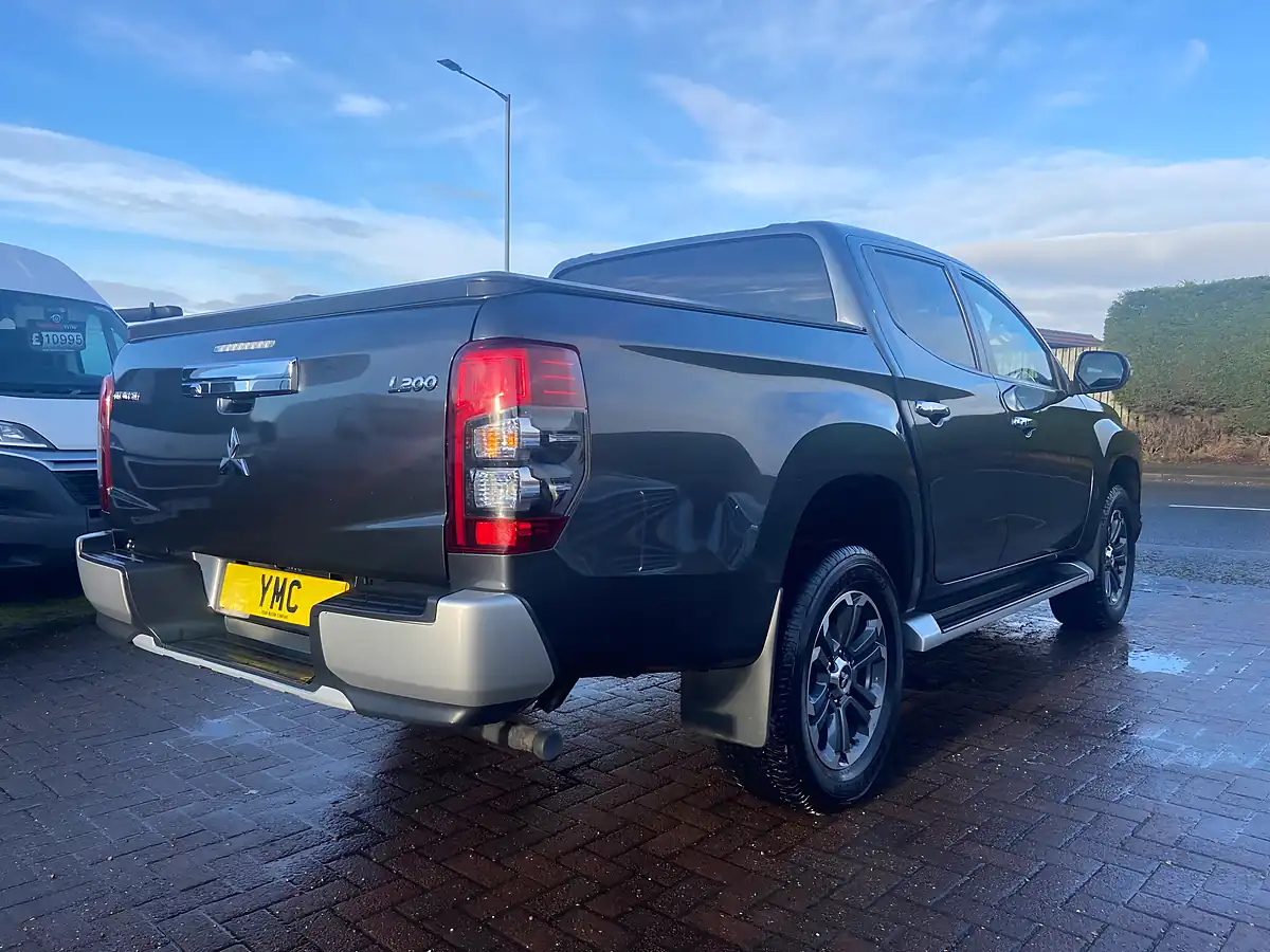 Used 2020 Mitsubishi L200 Barbarian Grey - Interior and Exterior details 11