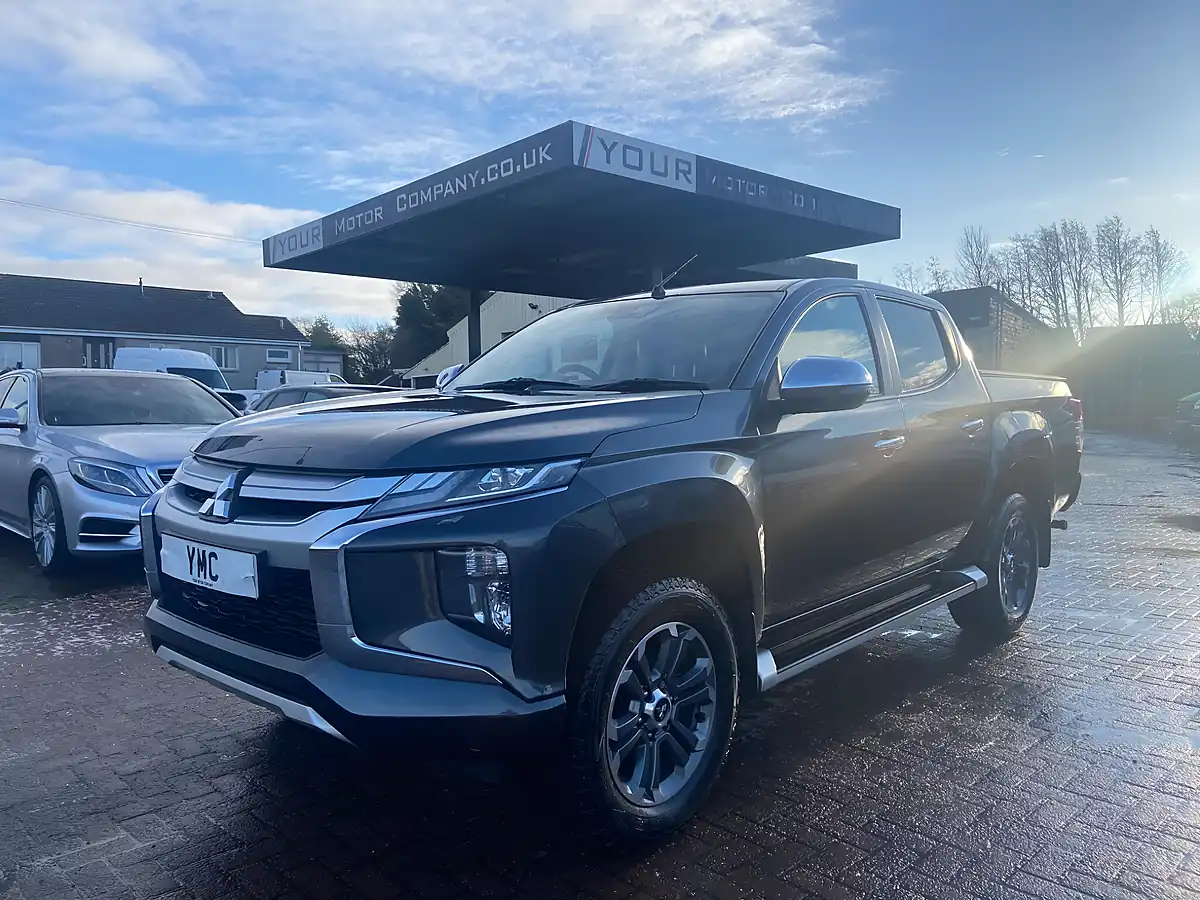 Used 2020 Mitsubishi L200 Barbarian Grey - Interior and Exterior details 3