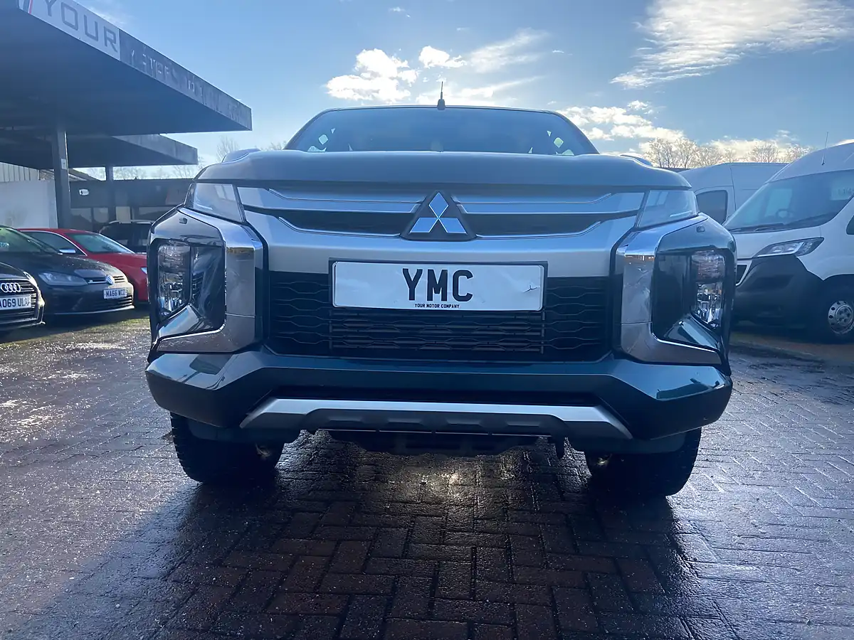 Used 2020 Mitsubishi L200 Barbarian Grey - Interior and Exterior details 4