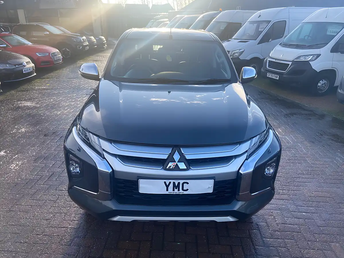 Used 2020 Mitsubishi L200 Barbarian Grey - Interior and Exterior details 5