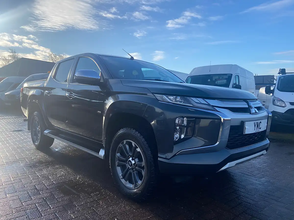 Used 2020 Mitsubishi L200 Barbarian Grey - Interior and Exterior details 8