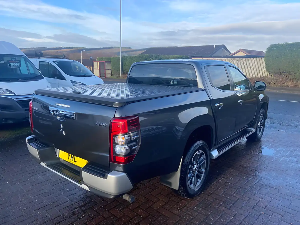 Used 2020 Mitsubishi L200 Barbarian Grey - Interior and Exterior details 9