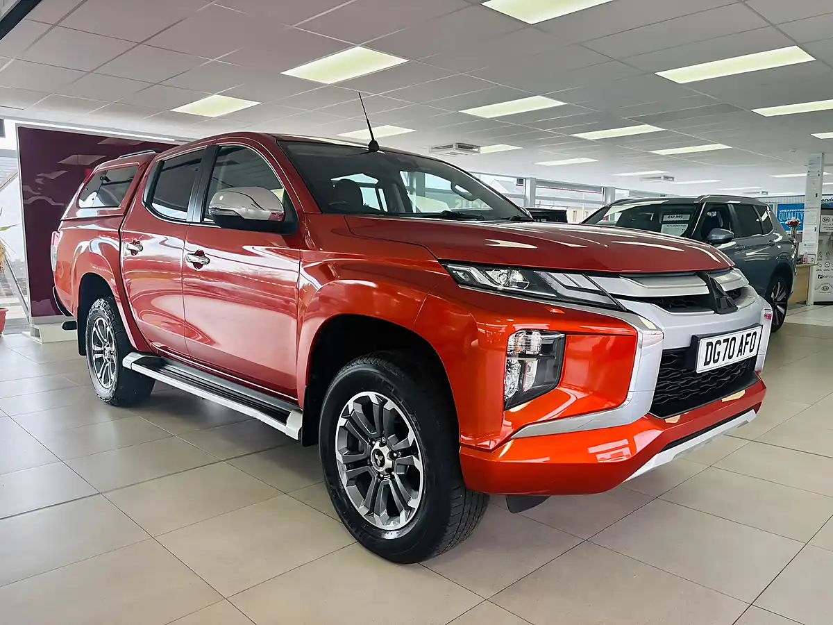 Used 2020 Mitsubishi L200 Barbarian Orange - Front View