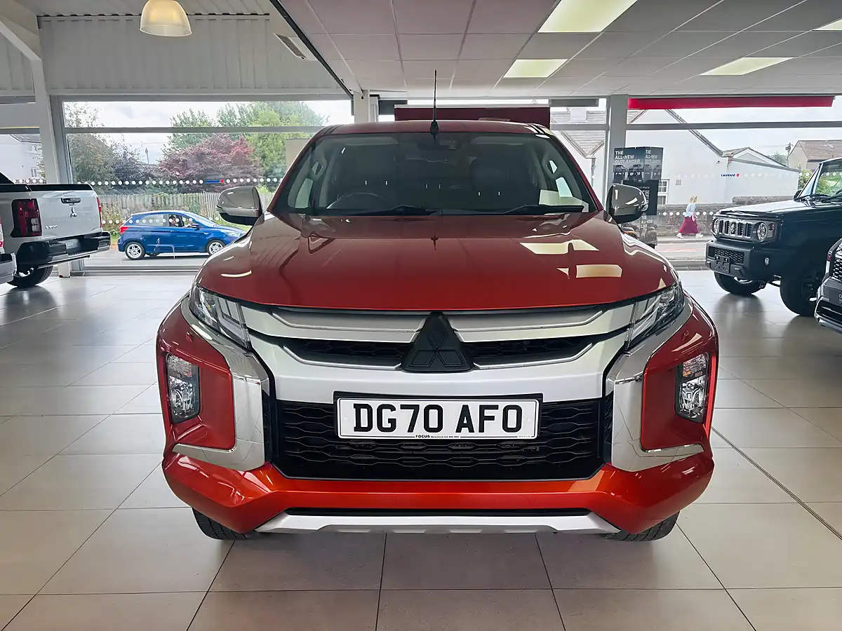 Used 2020 Mitsubishi L200 Barbarian Orange - Interior and Exterior details 2
