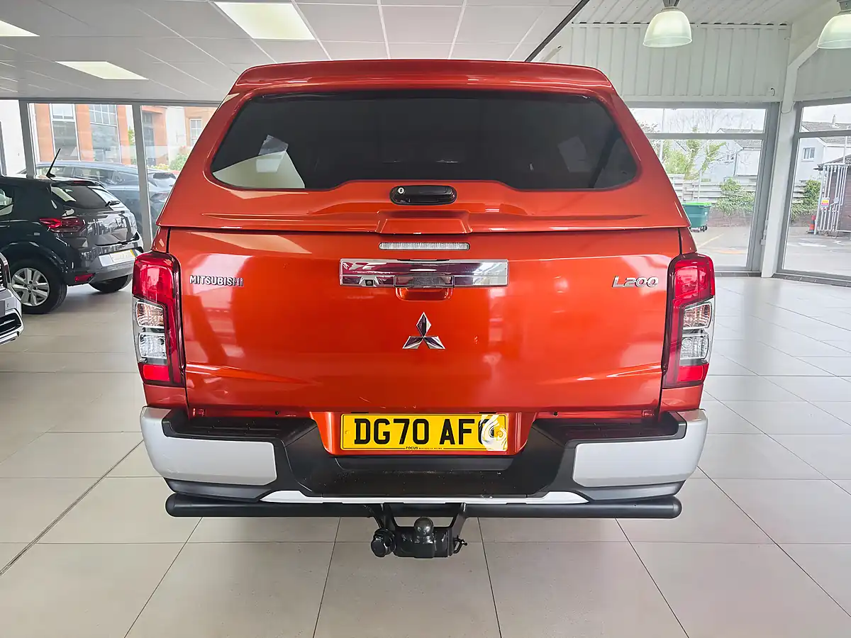 Used 2020 Mitsubishi L200 Barbarian Orange - Interior and Exterior details 3