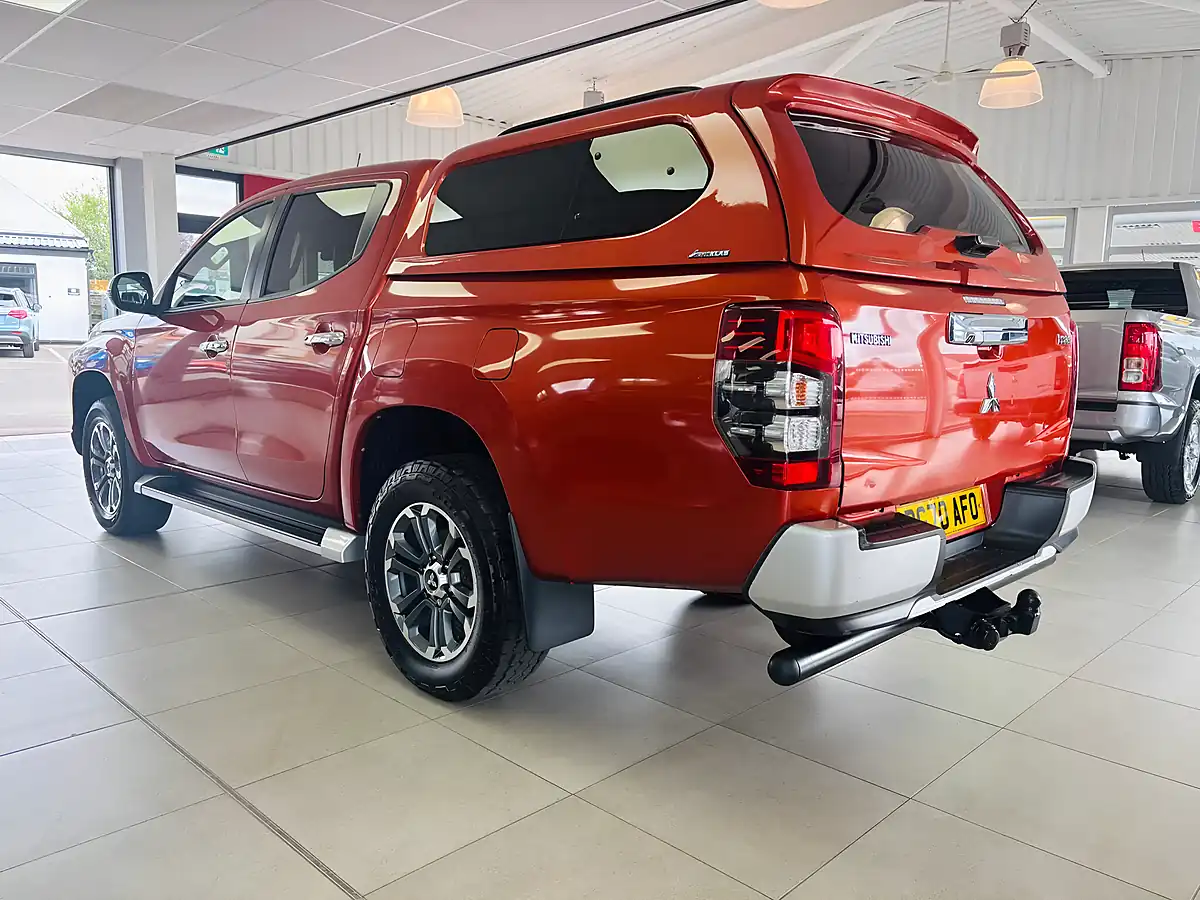 Used 2020 Mitsubishi L200 Barbarian Orange - Interior and Exterior details 4