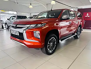 Used 2020 Mitsubishi L200 Barbarian Orange - Interior and Exterior details 5