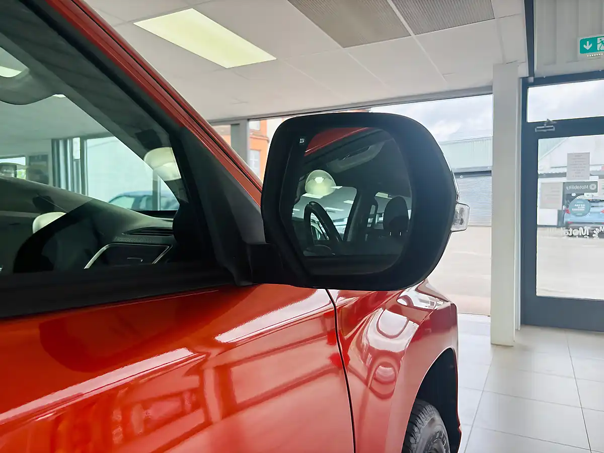 Used 2020 Mitsubishi L200 Barbarian Orange - Interior and Exterior details 6