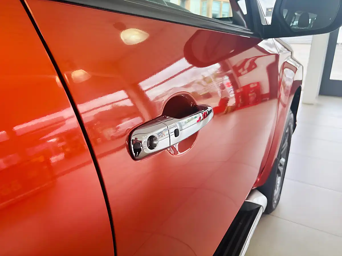 Used 2020 Mitsubishi L200 Barbarian Orange - Interior and Exterior details 7