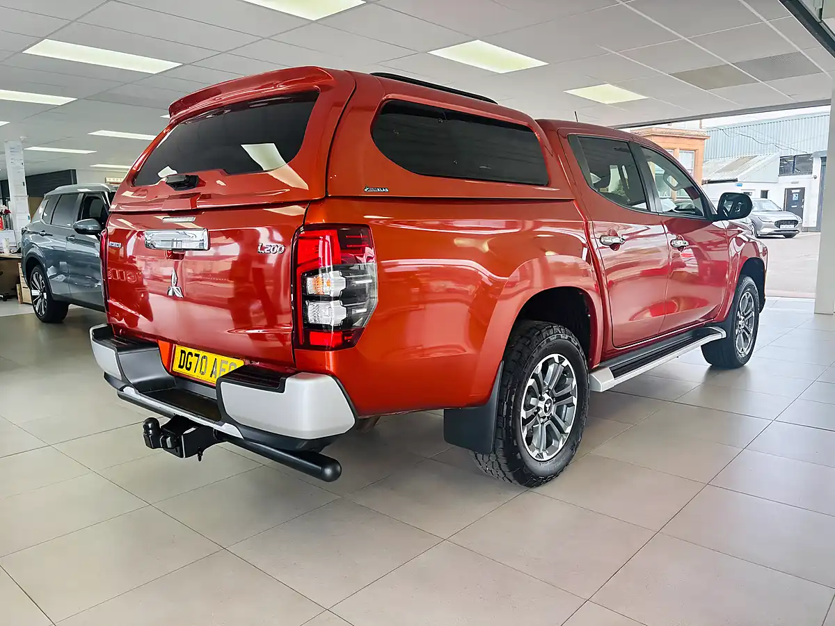 Used 2020 Mitsubishi L200 Barbarian Orange - Interior and Exterior details 8
