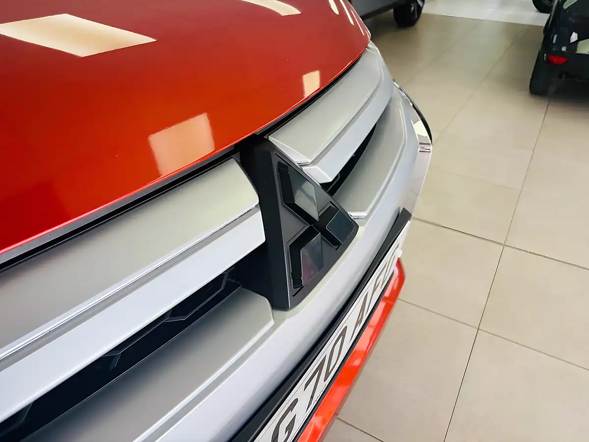 Used 2020 Mitsubishi L200 Barbarian Orange - Interior and Exterior details 9
