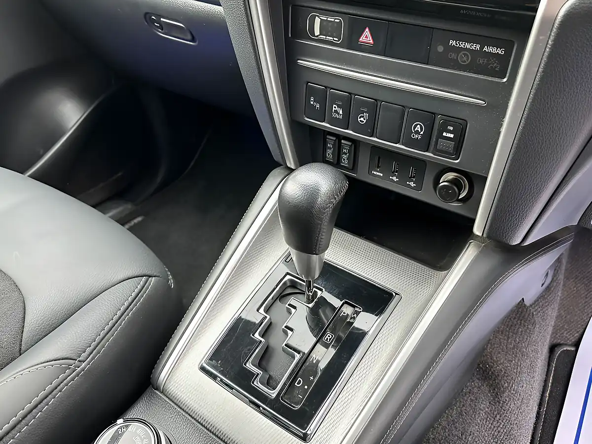 Used 2020 Mitsubishi L200 Barbarian X Black - Interior and Exterior details 16