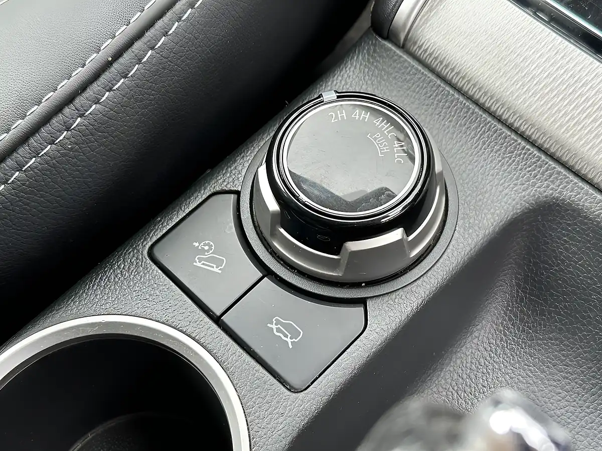 Used 2020 Mitsubishi L200 Barbarian X Black - Interior and Exterior details 17