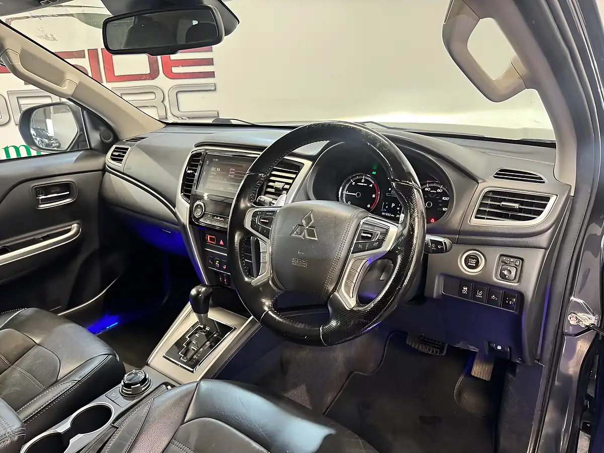 Used 2020 Mitsubishi L200 Barbarian X Grey - Interior and Exterior details 8