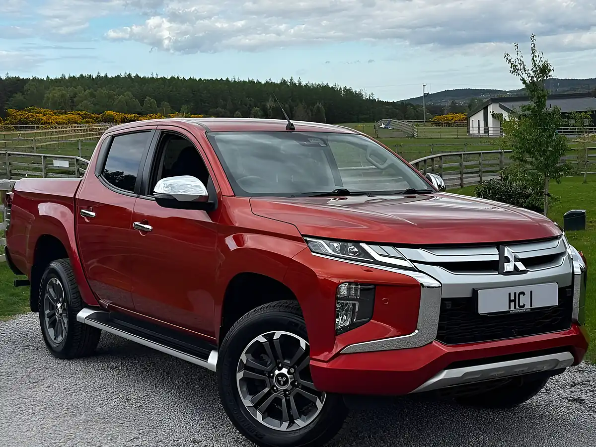 Used 2020 Mitsubishi L200 Barbarian X Orange - Front View