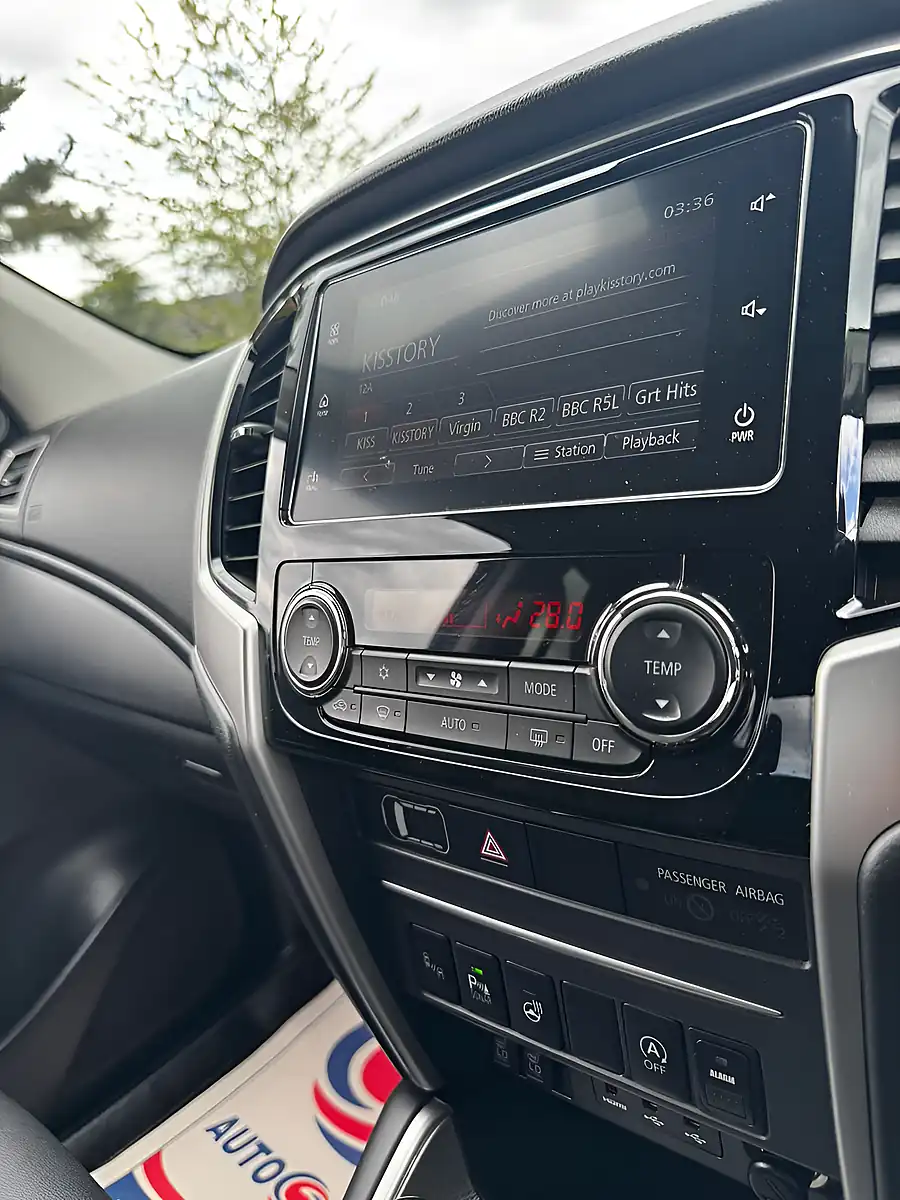 Used 2020 Mitsubishi L200 Barbarian X Orange - Interior and Exterior details 11