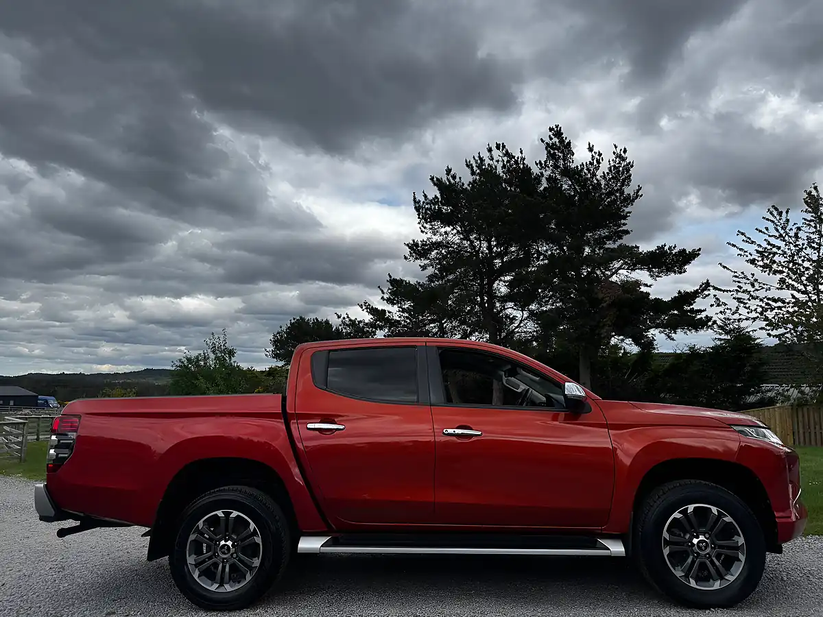 Used 2020 Mitsubishi L200 Barbarian X Orange - Interior and Exterior details 2