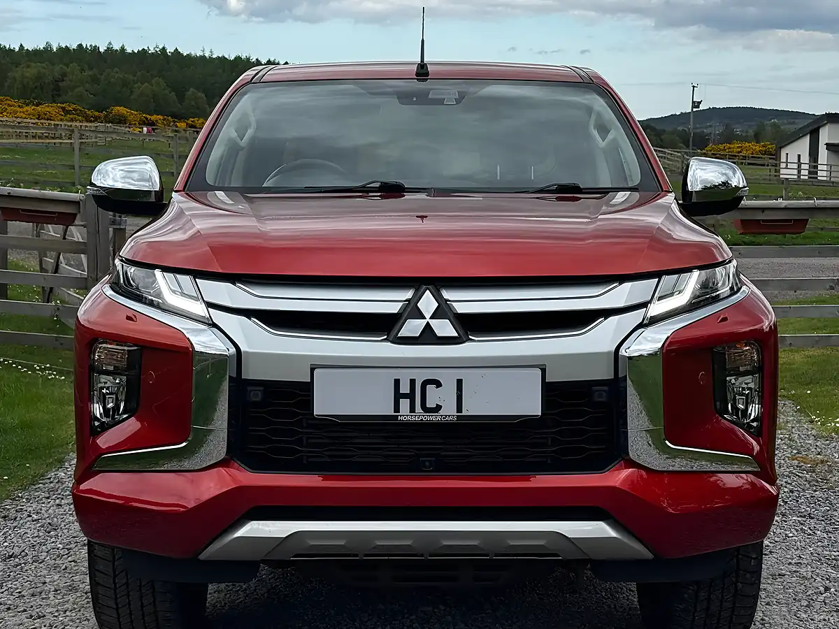 Used 2020 Mitsubishi L200 Barbarian X Orange - Interior and Exterior details 4