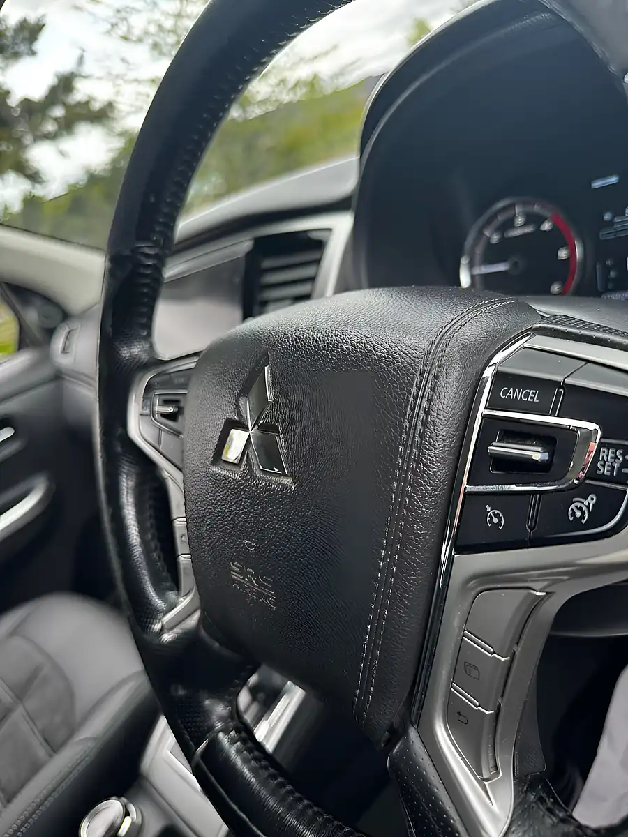Used 2020 Mitsubishi L200 Barbarian X Orange - Interior and Exterior details 9