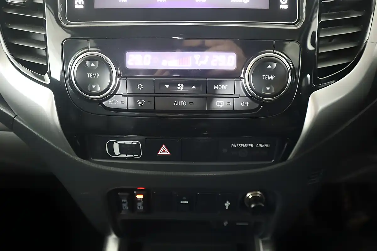 Used 2020 Mitsubishi L200 Challenger Grey - Interior and Exterior details 17