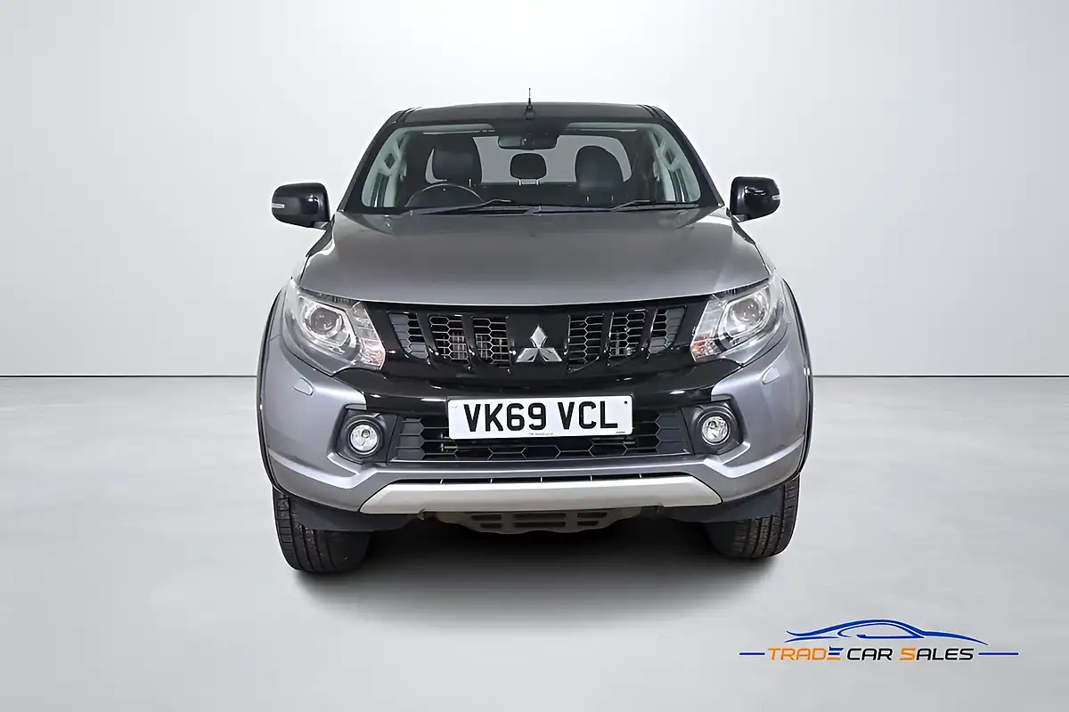 Used 2020 Mitsubishi L200 Challenger Grey - Interior and Exterior details 2