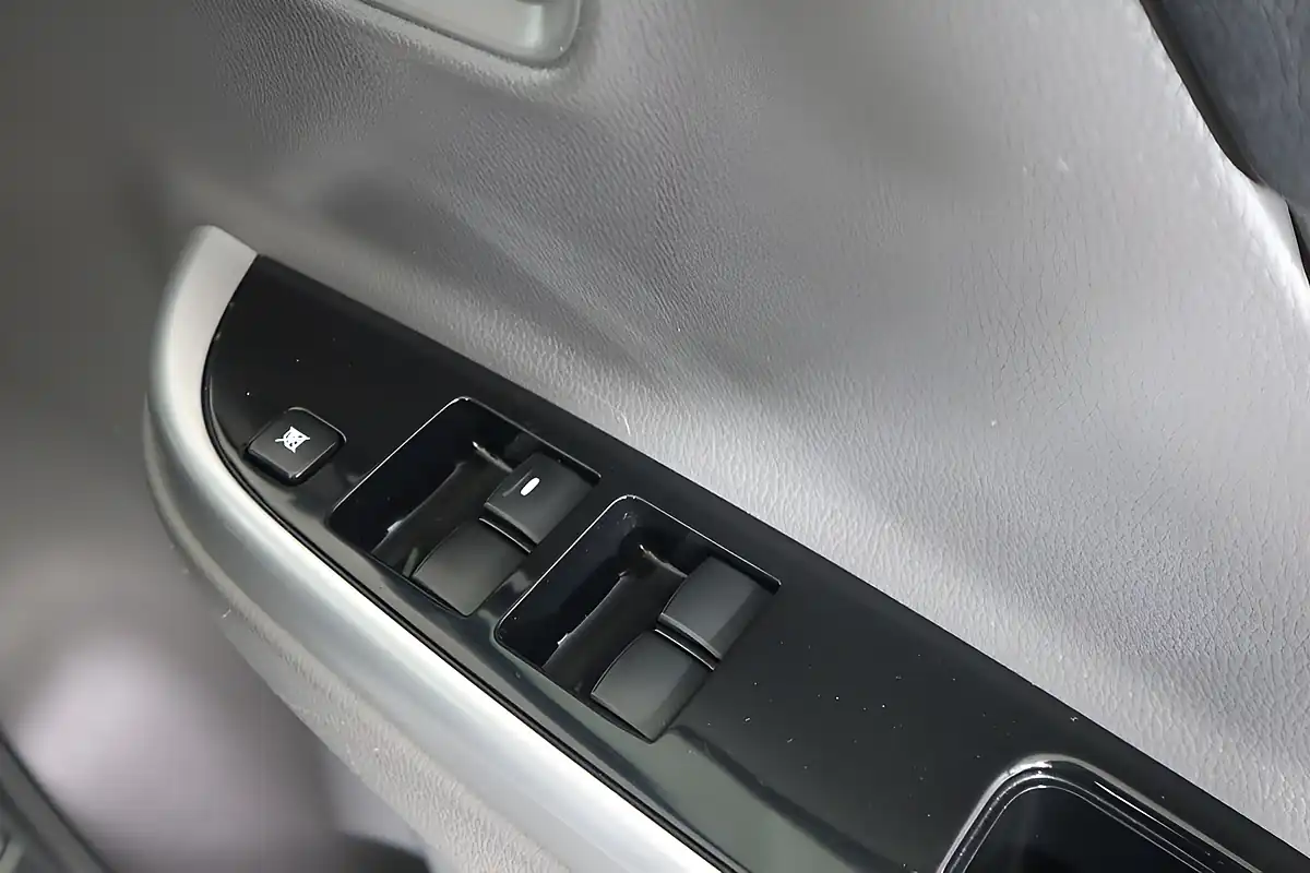 Used 2020 Mitsubishi L200 Challenger Grey - Interior and Exterior details 20