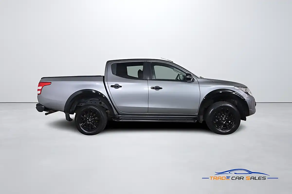 Used 2020 Mitsubishi L200 Challenger Grey - Interior and Exterior details 7