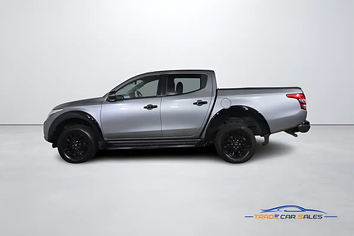 Used 2020 Mitsubishi L200 Challenger Grey - Interior and Exterior details 8