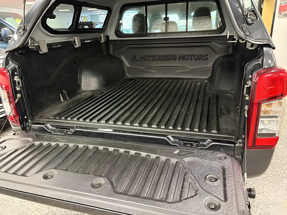Used 2020 Mitsubishi L200 Trojan Graphite Grey - Interior and Exterior details 15