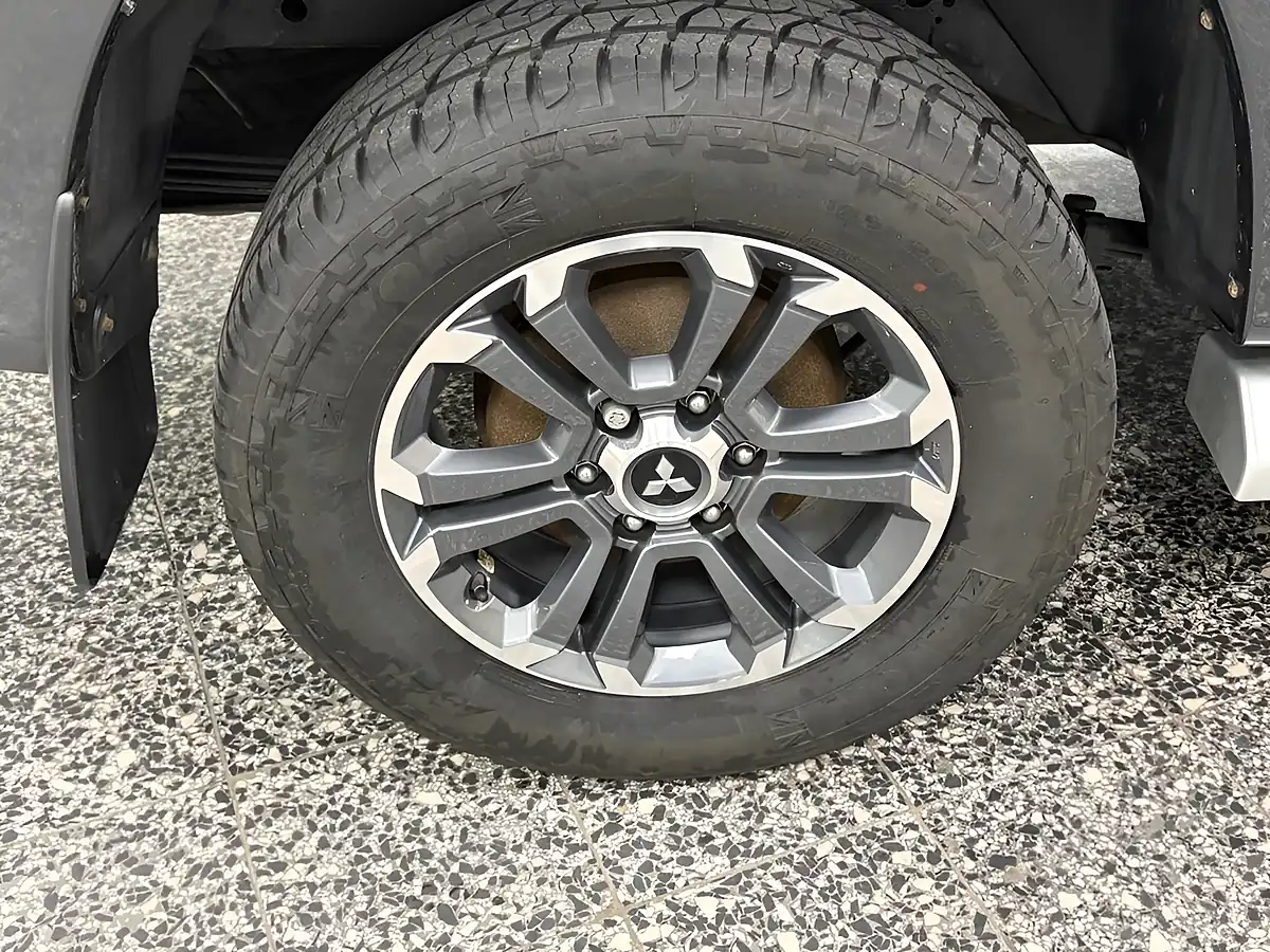 Used 2020 Mitsubishi L200 Trojan Graphite Grey - Interior and Exterior details 20
