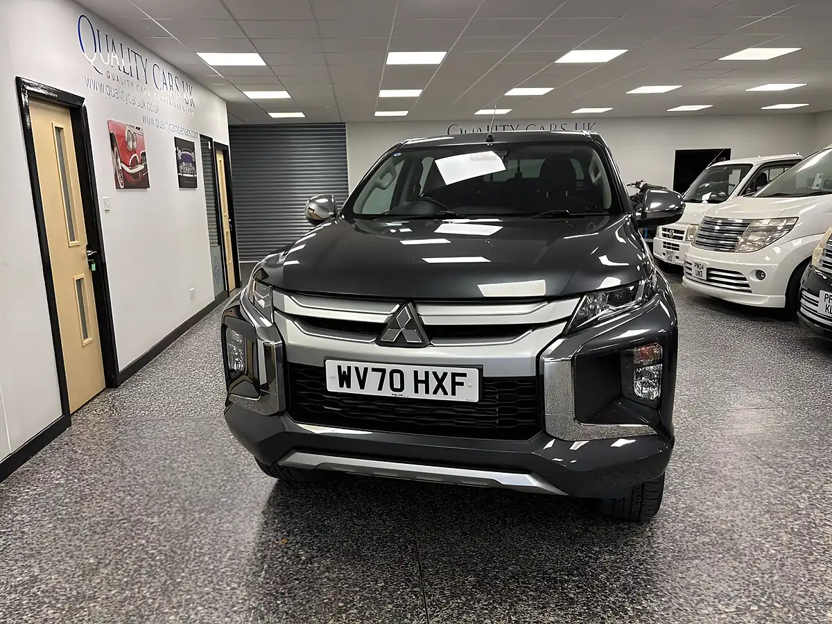 Used 2020 Mitsubishi L200 Trojan Graphite Grey - Interior and Exterior details 7