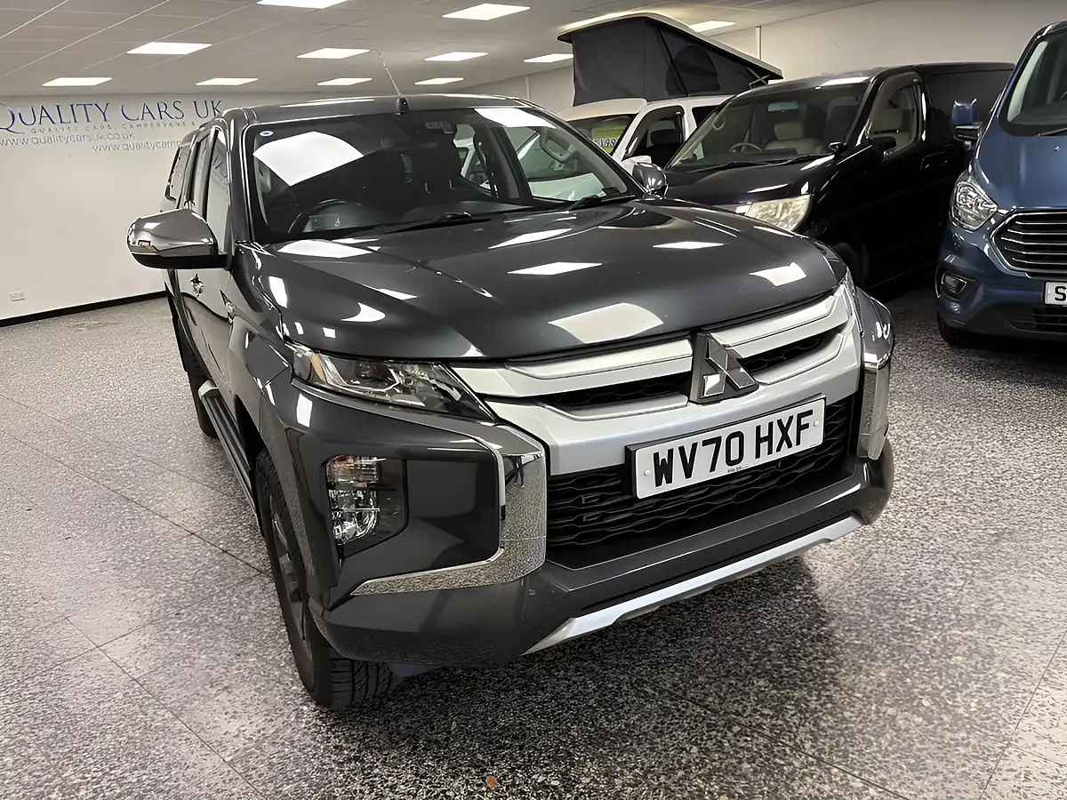 Used 2020 Mitsubishi L200 Trojan Graphite Grey - Interior and Exterior details 8