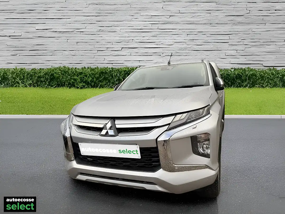 Used 2020 Mitsubishi L200 Warrior Black - Interior and Exterior details 11