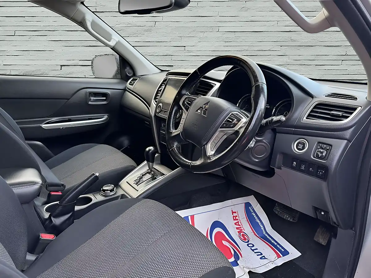 Used 2020 Mitsubishi L200 Warrior Black - Interior and Exterior details 17