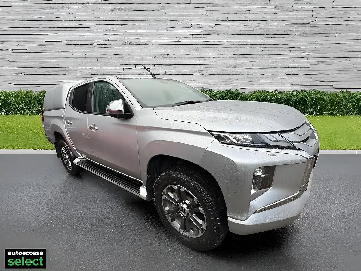 Used 2020 Mitsubishi L200 Warrior Black - Interior and Exterior details 2