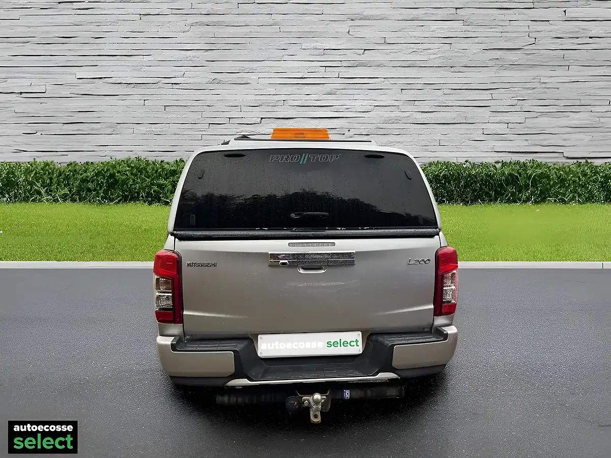 Used 2020 Mitsubishi L200 Warrior Black - Interior and Exterior details 7
