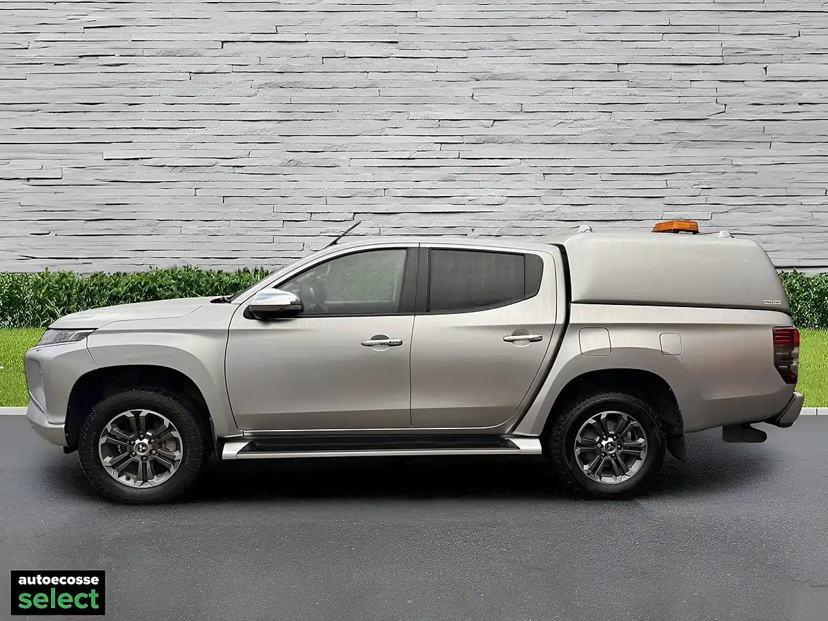 Used 2020 Mitsubishi L200 Warrior Black - Interior and Exterior details 9
