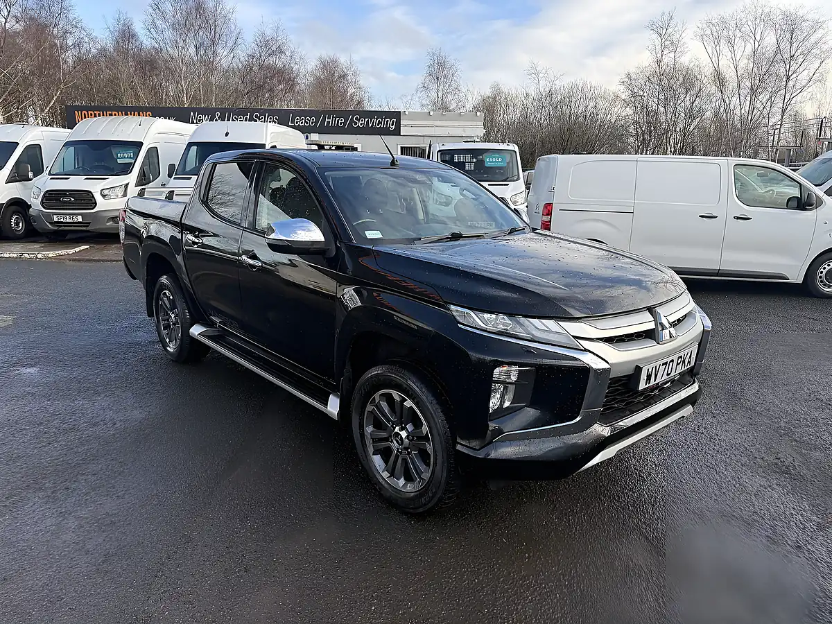 Used 2020 Mitsubishi L200 Warrior Black - Interior and Exterior details 4