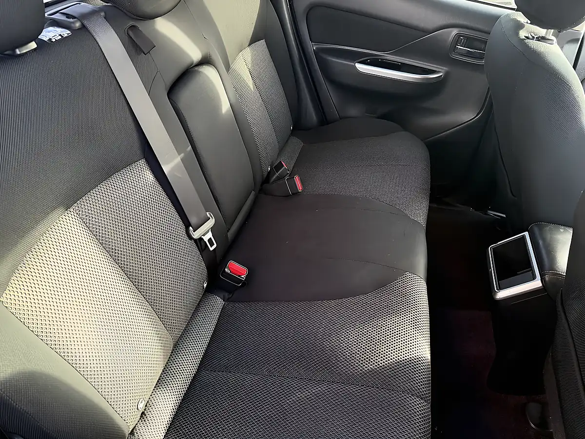 Used 2020 Mitsubishi L200 Warrior Black - Interior and Exterior details 8