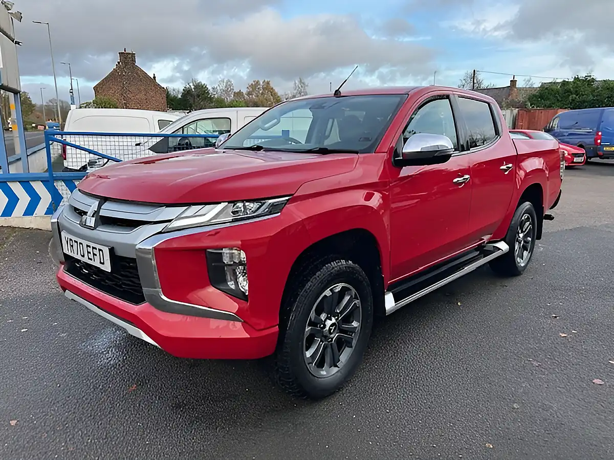 Used 2020 Mitsubishi L200 Warrior D/Cab Red - Front View
