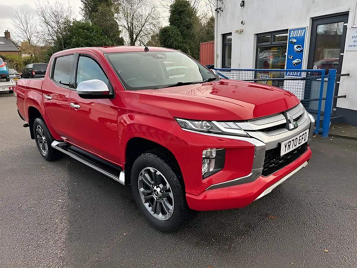 Used 2020 Mitsubishi L200 Warrior D/Cab Red - Interior and Exterior details 11