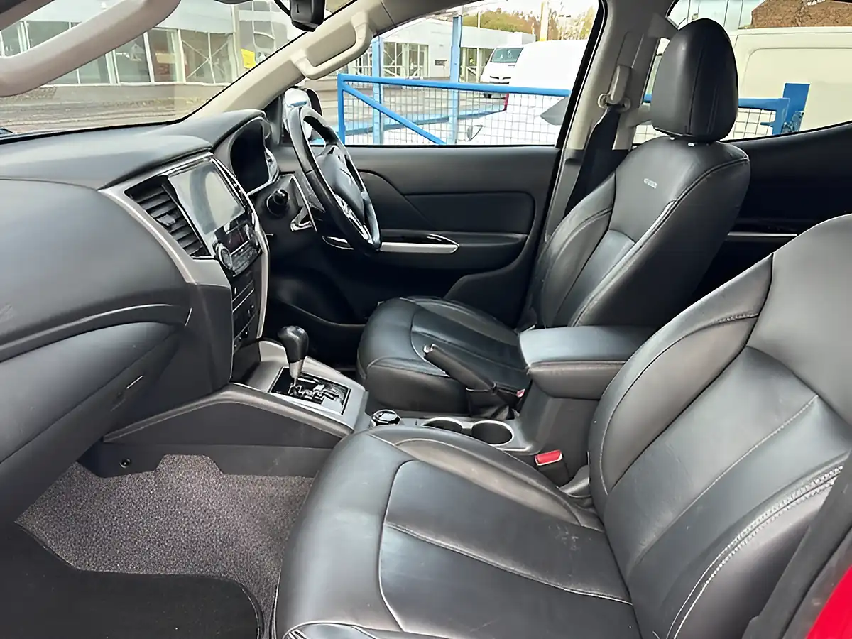 Used 2020 Mitsubishi L200 Warrior D/Cab Red - Interior and Exterior details 3