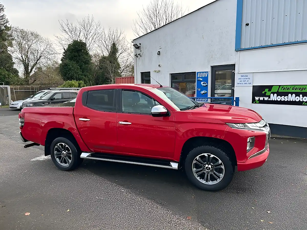 Used 2020 Mitsubishi L200 Warrior D/Cab Red - Interior and Exterior details 6
