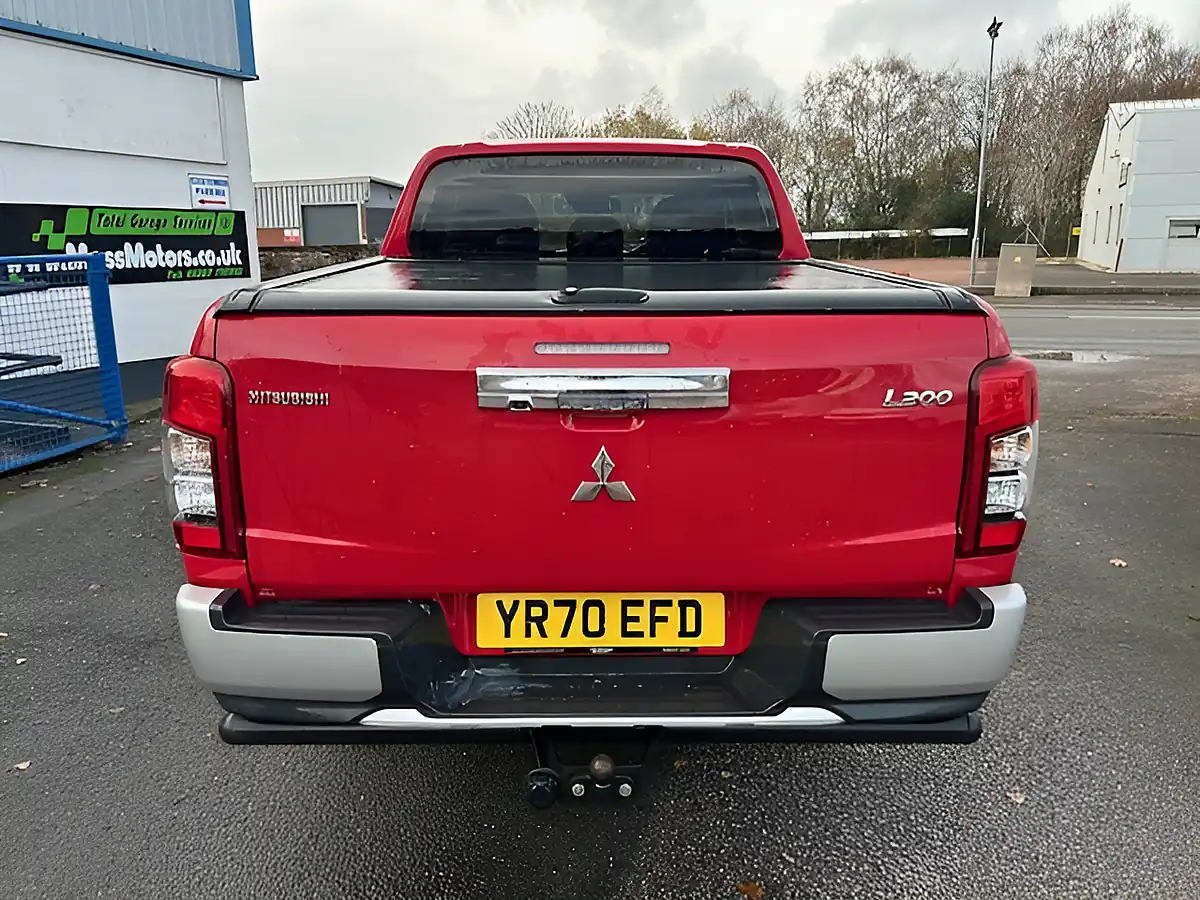 Used 2020 Mitsubishi L200 Warrior D/Cab Red - Interior and Exterior details 8