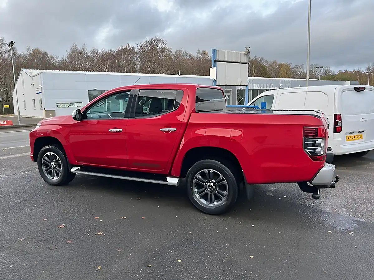 Used 2020 Mitsubishi L200 Warrior D/Cab Red - Interior and Exterior details 9